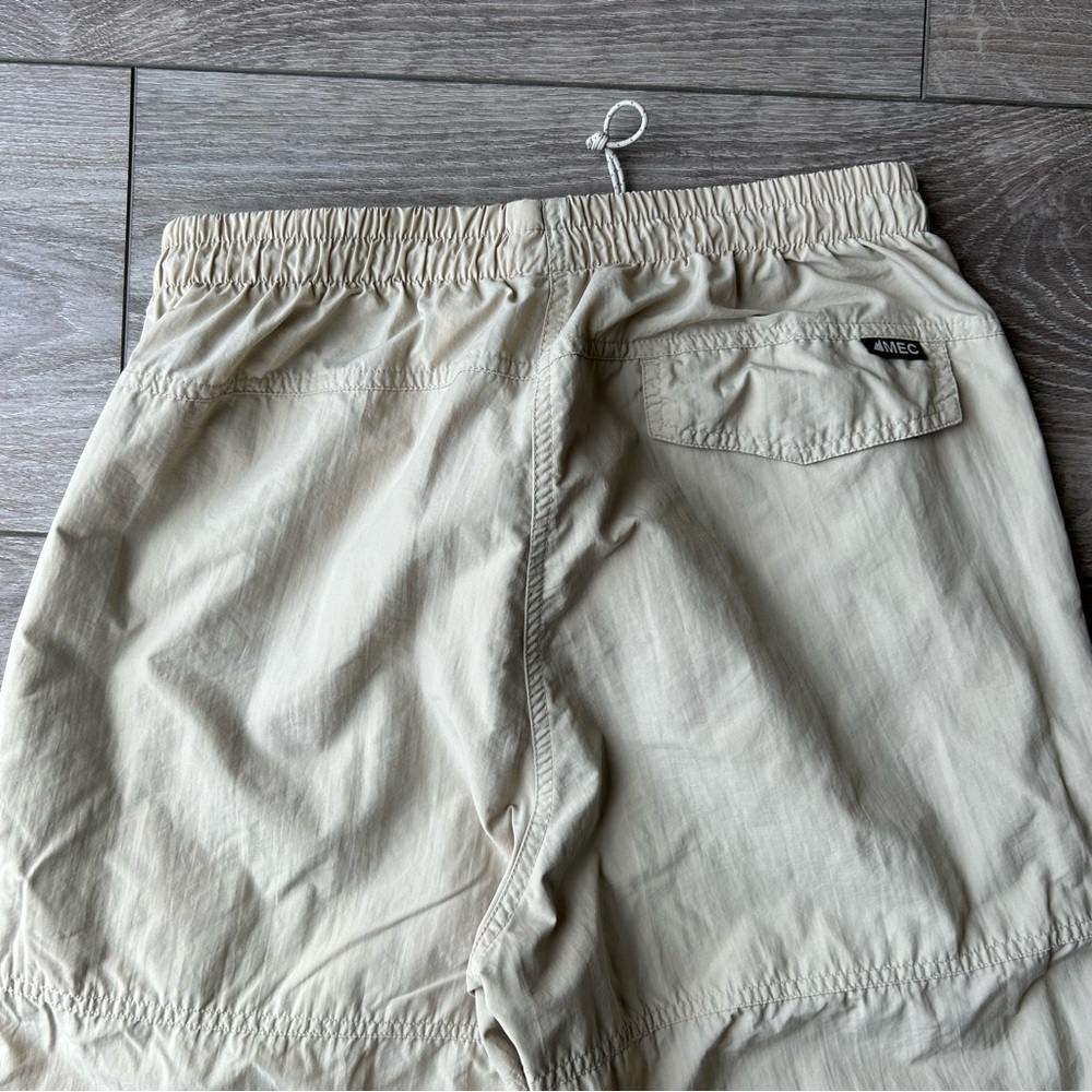 MEC Nylon Elastic Waist Straight Leg Tan Colour Outdoor Pants Made in Canada - Picture 13 of 16